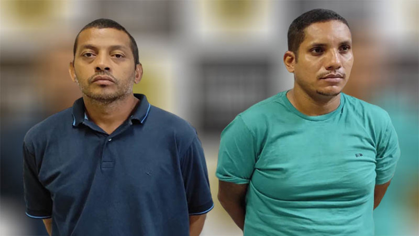 Imagem 1 - Polícia civil recaptura dupla que havia fugido da Penitenciária Rogério Coutinho Madruga. Gustavo da Rocha Dias, de 30 anos, e Ricardo Campelo da Silva, de 43 anos, fugiram da Penitenciária Estadual, localizada no município de Nísia Floresta, no dia 30 de abril de 2023, em uma bicicleta. Os dois foram recapturados nesta terça-feira (21), na Comunidade do Japão, no bairro Quintas, Zona Oeste de Natal. Com a dupla, a polícia apreendeu duas armas de fogo, além de munições e celulares. Uma mulher, de 25 anos, também foi presa por furto. Imagem 1 - Polícia civil recaptura dupla que havia fugido da Penitenciária Rogério Coutinho Madruga. Gustavo da Rocha Dias, de 30 anos, e Ricardo Campelo da Silva, de 43 anos, fugiram da Penitenciária Estadual, localizada no município de Nísia Floresta, no dia 30 de abril de 2023, em uma bicicleta. Os dois foram recapturados nesta terça-feira (21), na Comunidade do Japão, no bairro Quintas, Zona Oeste de Natal. Com a dupla, a polícia apreendeu duas armas de fogo, além de munições e celulares. Uma mulher, de 25 anos, também foi presa por furto.