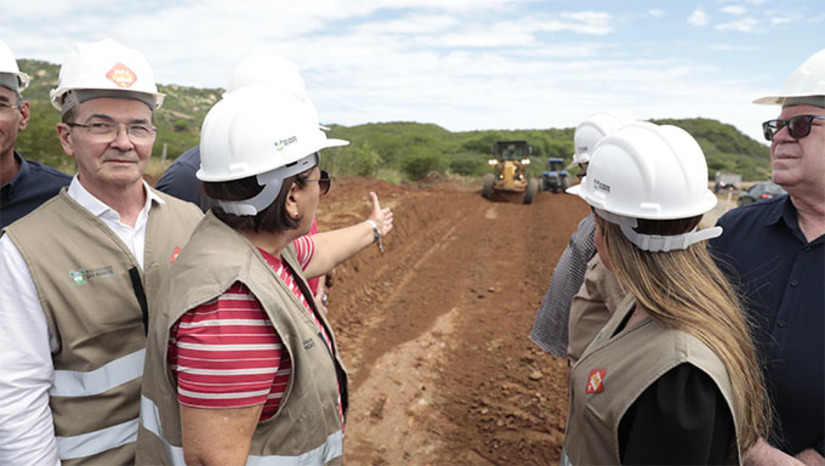 Imagem 1 -  A chefe do Executivo Estadual visitará o canteiro de obras de recuperação da RN-288, localizado no entroncamento da BR 427. Às 11h30, realizará vistoria ao canteiro de obras do Instituto de Educação, Profissional, Tecnologia e Inovação do Rio Grande do Norte (IERN).   E encerrando a agenda de cinco dias na região Oeste, Fátima Bezerra prestigia o “Pingo do Meio Dia”, em Mossoró, que abre a programação do Mossoró Cidade Junina. A partir das 11h, a governadora visita as tropas militares designadas para a segurança do evento.