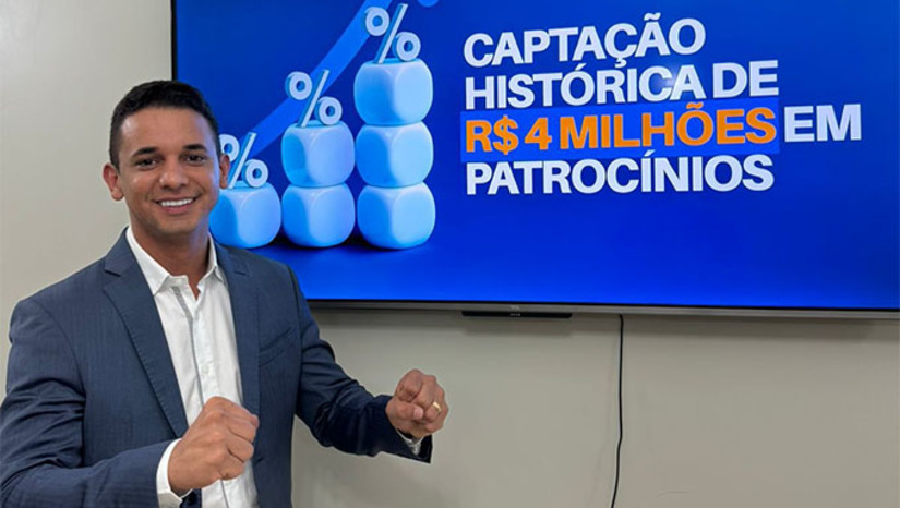 Imagem 1 - O modelo de gestão implantado pela prefeitura de Mossoró para o MCJ 2024 garantiu uma captação histórica em patrocínios para o Mossoró Cidade Junina, que começa neste sábado (1º), com o tradicional "Pingo da Mei Dia". O investimento alcançado a partir de grandes marcas que estarão presentes no evento chega a mais de R$ 4 milhões. “Isso se deve à credibilidade, organização e planejamento que agora o 'Mossoró Cidade Junina' possui. O valor recorde em patrocínios permite, por exemplo, a contratação de grandes artistas nacionais, a ampliação da festa e, consequentemente, um público ainda maior e mais retorno para a nossa economia", afirmou o prefeito Allyson Bezerra. Imagem 1 - O modelo de gestão implantado pela prefeitura de Mossoró para o MCJ 2024 garantiu uma captação histórica em patrocínios para o Mossoró Cidade Junina, que começa neste sábado (1º), com o tradicional "Pingo da Mei Dia". O investimento alcançado a partir de grandes marcas que estarão presentes no evento chega a mais de R$ 4 milhões. “Isso se deve à credibilidade, organização e planejamento que agora o 'Mossoró Cidade Junina' possui. O valor recorde em patrocínios permite, por exemplo, a contratação de grandes artistas nacionais, a ampliação da festa e, consequentemente, um público ainda maior e mais retorno para a nossa economia", afirmou o prefeito Allyson Bezerra.