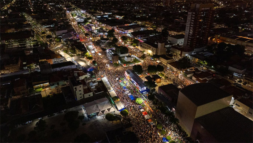 Imagem 1 - A partir de quinta -feira (06), terá inicio a programação de todos os polos do Mossoró Cidade Junina, começando pelo polo Estação das Artes com shows de Efraim Lima, Flavio José, Nattan e A Vontade (Zezo Potiguar, Rai e Luan Estilizado). Na sexta terá Dorgival Dantas e Wesley Safadão e no domingo, no Arriá do Povo terá Marina Elali e Waldonis. Imagem 1 - A partir de quinta -feira (06), terá inicio a programação de todos os polos do Mossoró Cidade Junina, começando pelo polo Estação das Artes com shows de Efraim Lima, Flavio José, Nattan e A Vontade (Zezo Potiguar, Rai e Luan Estilizado). Na sexta terá Dorgival Dantas e Wesley Safadão e no domingo, no Arriá do Povo terá Marina Elali e Waldonis.