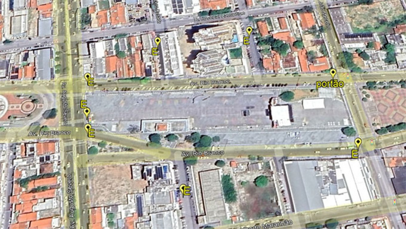 Imagem 1 - A Secretaria Municipal de Segurança Pública, Defesa Civil, Mobilidade Urbana e Trânsito (Sesdem) realiza intervenções no trânsito a partir desta quinta-feira (6), no perímetro da festa, que compreende o Corredor Cultural, na avenida Rio Branco. As intervenções irão acontecer durante todos os dias de evento, a partir das 17h30. Devendo se estender até o final das apresentações. O acesso à passagem pelos bloqueios apenas será permitido aos moradores que com o adesivo de identificação podem transitar na avenida Rio Branco, somente para guardar os seus veículos em suas garagens. Imagem 1 - A Secretaria Municipal de Segurança Pública, Defesa Civil, Mobilidade Urbana e Trânsito (Sesdem) realiza intervenções no trânsito a partir desta quinta-feira (6), no perímetro da festa, que compreende o Corredor Cultural, na avenida Rio Branco. As intervenções irão acontecer durante todos os dias de evento, a partir das 17h30. Devendo se estender até o final das apresentações. O acesso à passagem pelos bloqueios apenas será permitido aos moradores que com o adesivo de identificação podem transitar na avenida Rio Branco, somente para guardar os seus veículos em suas garagens.