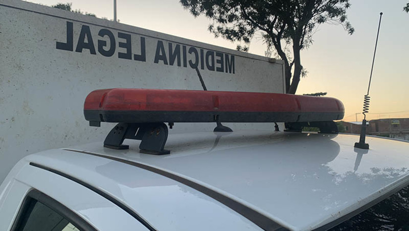 Imagem 1 - PM registra homicídios em Frutuoso Gomes e Umarizal; neste último um adolescente foi ferido de raspão. O primeiro caso, em Frutuoso Gomes, aconteceu por volta das 18h30 de ontem (5), em uma residência, localizada na RN 117, próximo à lanchonete do Seu Zé. A vítima foi identificada como Francisco Marco dos Santos, de 41 anos. Já em Umarizal, a PM informou à reportagem do MOSSORÓ HOJE que o crime aconteceu por volta das 7h desta quinta (6), no bairro Caraíbas. Heriverton Alves Fernandes, de 22 anos, foi morto a tiros com disparos de munição calibre 12. Um adolescente, que estava próximo ao local, esperando o ônibus escolar, foi ferido de raspão e socorrido para o Hospital Regional de Pau dos Ferros. Imagem 1 - PM registra homicídios em Frutuoso Gomes e Umarizal; neste último um adolescente foi ferido de raspão. O primeiro caso, em Frutuoso Gomes, aconteceu por volta das 18h30 de ontem (5), em uma residência, localizada na RN 117, próximo à lanchonete do Seu Zé. A vítima foi identificada como Francisco Marco dos Santos, de 41 anos. Já em Umarizal, a PM informou à reportagem do MOSSORÓ HOJE que o crime aconteceu por volta das 7h desta quinta (6), no bairro Caraíbas. Heriverton Alves Fernandes, de 22 anos, foi morto a tiros com disparos de munição calibre 12. Um adolescente, que estava próximo ao local, esperando o ônibus escolar, foi ferido de raspão e socorrido para o Hospital Regional de Pau dos Ferros.