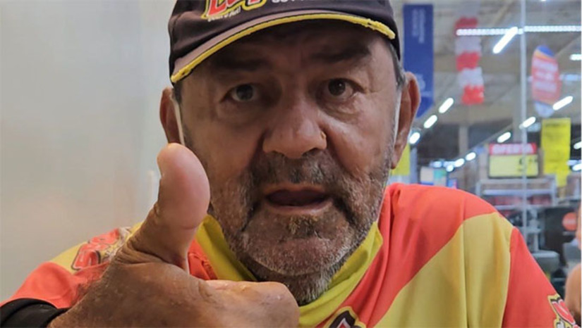 Imagem 1 - Paulo Doido, como era conhecido Paulino Duarte Morais, de 58 anos, havia sido atropelado por uma motocicleta no dia 28 de maio na Av Presidente Dutra, no Grande Alto São Manoel. Socorrido pelo SAMU para o HRTM, foi submetido a cirurgia complexa na cabeça e colocado na UTI. Nesta sexta-feira, por volta das 23 horas, sofreu complicações e faleceu. O sepultamento será no cemitério da localidade Barrinha, em Mossoró-RN. Imagem 1 - Paulo Doido, como era conhecido Paulino Duarte Morais, de 58 anos, havia sido atropelado por uma motocicleta no dia 28 de maio na Av Presidente Dutra, no Grande Alto São Manoel. Socorrido pelo SAMU para o HRTM, foi submetido a cirurgia complexa na cabeça e colocado na UTI. Nesta sexta-feira, por volta das 23 horas, sofreu complicações e faleceu. O sepultamento será no cemitério da localidade Barrinha, em Mossoró-RN.