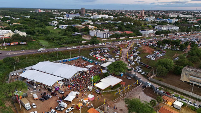 Imagem 1 -  André Nascimento mora há 13 anos em Mossoró e destacou a estrutura e animação do polo. Ele elogiou a Prefeitura de Mossoró pela iniciativa de montar um novo espaço dentro das festividades do são joão mais cultura do mundo.  “O Arraiá do Povo foi a melhor experiência que o Mossoró Cidade Junina criou. É um evento aberto ao público. O espaço está incrível. As atrações do Arraiá do Povo estão incríveis. O Arraiá do Povo é um dos lugares que conseguiu me conquistar, com estrutura e espaço sensacionais. A organização está de parabéns”.