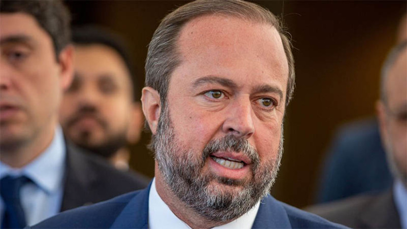 Imagem 1 -  [COLUNA ESPLANADA] Ministro de Minas e Energia, Alexandre Silveira afirmou no Fórum Esfera do Guarujá que o Brasil vai avançar na exploração da margem equatorial, que envolve as reservas na faixa do Amapá ao Pará. “O que se discute neste momento é apenas a autorização para se pesquisar a potencialidade de petrolidade. Nós vamos ou não vamos conhecer as nossas potencialidades naturais?”. As reservas podem ser maiores que a do pré-sal.