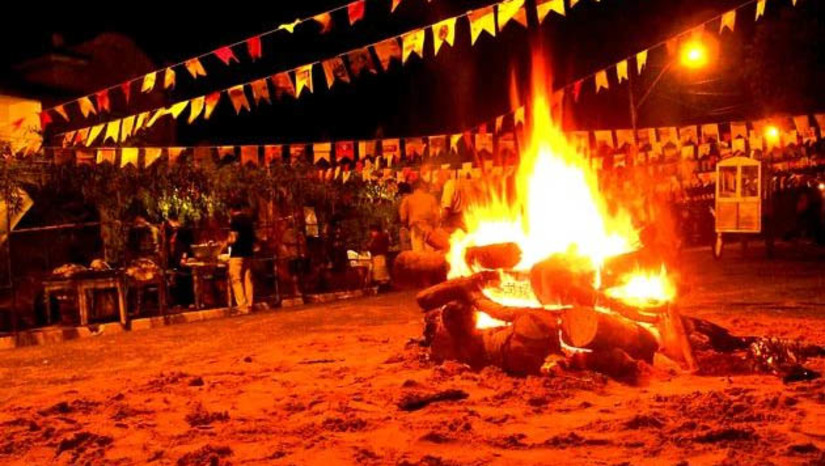 Imagem 1 -  Companhia de energia alerta para riscos de acidentes com fogueiras próximas à rede elétrica. A Neoenergia Cosern também alerta para o uso de fogos de artifício. Isso porque também os fogos quantos as fogueiras não combinam com eletricidade e podem causar sérios acidentes, encerrando mais cedo os festejos de quem os utiliza. Para orientar a população e mitigar riscos, a Companhia listou alguns cuidados necessários para que as festas juninas sejam tranquilas para todos.; confira.