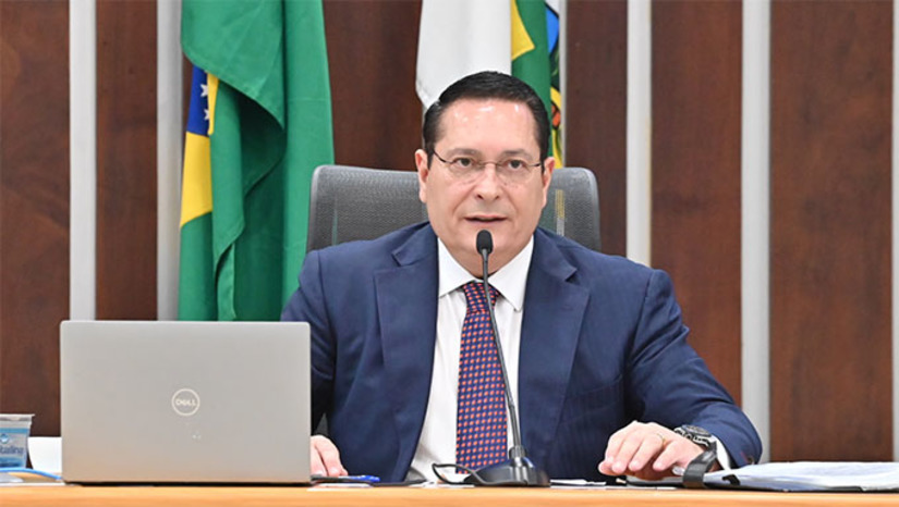 Imagem 1 -  As ações são a favor dos municípios de Macau e Guamaré, ambos na região Salineira do Estado. Os ofícios buscam investimentos em segurança, saúde e infraestrutura. Para Macau, o parlamentar solicita a recuperação da 5ª Delegacia Regional da Polícia Civil, localizada na cidade. Já para Guamaré, o presidente da Assembleia solicita primeiro a disponibilidade de uma nova viatura policial.Na área da Saúde, o deputado reivindica a disponibilidade de uma ambulância para atender a demanda da região.