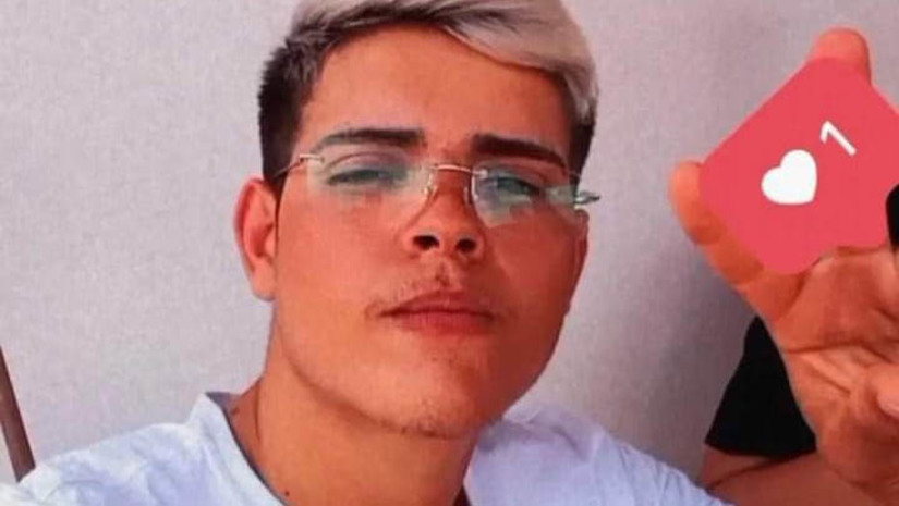 Imagem 1 -  Jovem de 23 anos é assassinado a tiros em Serra do Mel; terceiro crime em menos de 5 dias. O crime desta sexta-feira (14) aconteceu por volta das 14h30 e teve como vítima Francisco Linhares Sobrinho Neto, de 23 anos. Ele foi morto a tiros dentro de um lava jato, onde trabalhava. Este é o terceiro crime de homicídio registrado em Serra do Mel em menos de 5 dias. O primeiro foi registrado na noite da segunda-feira (10) e o segundo no início da manhã da terça-feira (11). Todos ocorreram na Vila Brasília. A polícia civil vai investigar o caso.