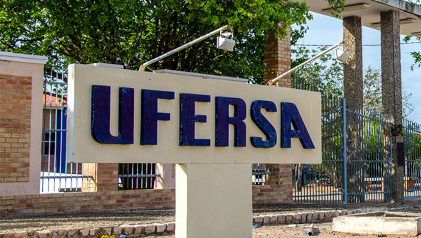 Imagem 1 -  A Universidade Federal Rural do Semi-Árido (Ufersa), foi contemplada por meio do Programa de Aceleração de Crescimento (Novo PAC), do Governo Federal, com um total de R$ 24,7 milhões. O Novo PAC assegura recursos na ordem de R$ 5,5 bilhões para a expansão e consolidação das universidades federais e dos hospitais federais de todo o país. Especificamente com relação à Ufersa, o investimento representa seis grandes obras, beneficiando os cursos de graduação e pós-graduação, o Campus Sede, em Mossoró, além dos Campi de Angicos, Caraúbas e Pau dos Ferros.