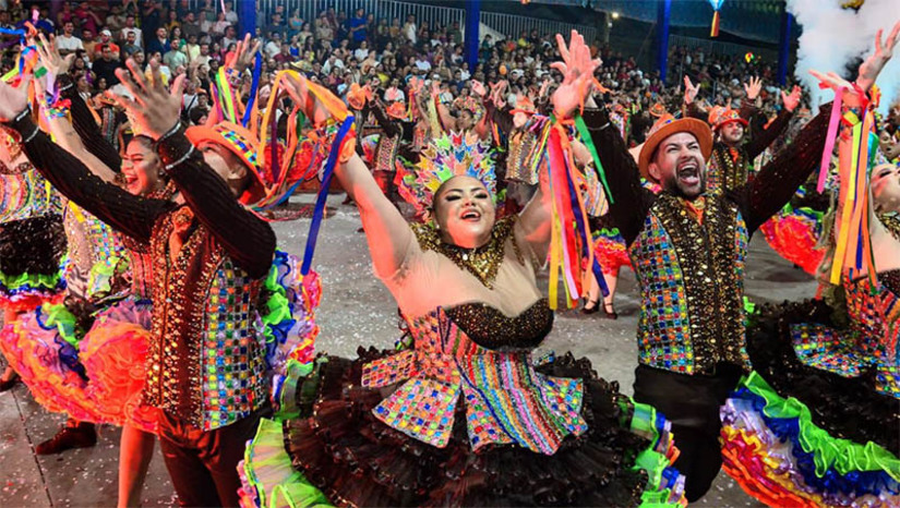 Imagem 1 -  Com homenagem ao jumento "Ceará Junino" vence o Festival de Quadrilhas do MCJ. O grupo cearense foi campeão na categoria interestadual estilizado, homenageando um dos animais mais tradicionais da região, o jumento. A apresentação levantou o público, garantindo à quadrilha, além do primeiro lugar na categoria, todos os prêmios especiais do festival: melhor casal de noivos, melhor rei, melhor rainha e melhor marcador. "A sensação de estar em Mossoró, para quem é quadrilheiro, já é uma coisa inexplicável. Uma cidade que acolhe a gente tão bem”, disse Alberta Ferreira, eleita melhor rainha do Festival.
