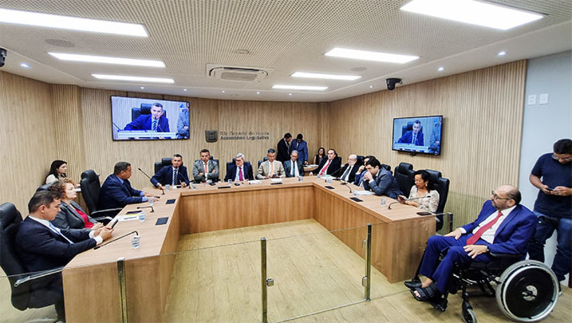 Imagem 1 - Durante sabatina na Comissão de Finanças e Fiscalização da Assembleia, Antônio Ed se comprometeu a trabalhar para que as análises das prestações de contas das Prefeituras e Câmaras Municipais tenham mais celeridade. Além disso, defendeu que sejam realizadas capacitações para reduzir a quantidade de reprovações de contas por erros considerados formais. Antônio Ed foi escolhido pela governadora Fátima Bezerra (PT) em lista tríplice apresentada pela Corte de Contas, da qual ficou em primeiro lugar por critério de merecimento. Imagem 1 - Durante sabatina na Comissão de Finanças e Fiscalização da Assembleia, Antônio Ed se comprometeu a trabalhar para que as análises das prestações de contas das Prefeituras e Câmaras Municipais tenham mais celeridade. Além disso, defendeu que sejam realizadas capacitações para reduzir a quantidade de reprovações de contas por erros considerados formais. Antônio Ed foi escolhido pela governadora Fátima Bezerra (PT) em lista tríplice apresentada pela Corte de Contas, da qual ficou em primeiro lugar por critério de merecimento.