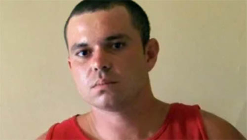 Imagem 1 -  DHPP elucida homicídio ocorrido em Mossoró; motivação seria uma dívida da vítima com uma facção. Magdiel Ferreira de Freitas [FOTO], de 33 anos, foi assassinado a tiros no dia 27 de maio de 2024, no bairro Bom Jardim. Nesta quarta-feira (26), a equipe da Delegacia de Homicídio e Proteção à Pessoa prendeu Érico Vinicius do Nascimento, suspeito de participar do crime. Ele foi preso no bairro Sumaré. Com ele, os policiais encontraram uma escopeta calibre 12, mesmo calibre utilizado no homicídio, mas ainda não se sabe se trata-se da mesma arma. Após o cumprimento do mandado de prisão, o suspeito foi encaminhado à Cadeia Pública, onde ficará à disposição da justiça.