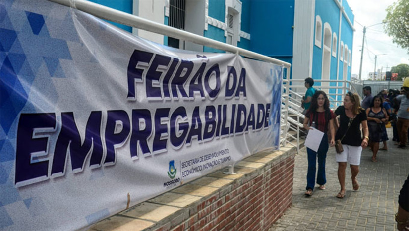 Imagem 1 -  O “3º Feirão da Empregabilidade” acontece na Estação das Artes Elizeu Ventania, com a organização da Secretaria Municipal de Desenvolvimento Econômico, Inovação e Turismo (SEDINT). O evento acontecerá das 8h às 16h, oferecendo aos mossoroenses muitas vagas de empregos em diversas áreas. O candidato interessado deve apresentar currículo e documento com foto. Atualmente, o Painel de Empregos conta 421 empresas parceiras disponibilizando oportunidades de emprego.