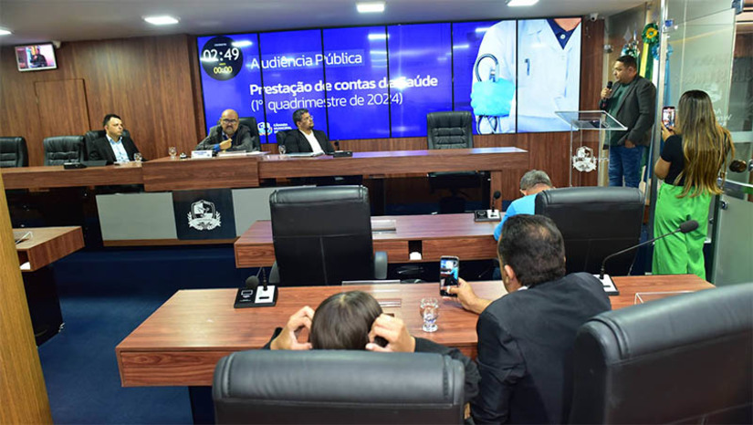 Imagem 1 - Mossoró aplica 24,25% de sua receita na área de saúde pública. O dado foi apresentado nesta quinta-feira (27), em audiência pública na Câmara de Mossoró. Na ocasião, ao apresentar demonstrativo das receitas e despesas com ações e serviços de Saúde, o controlador geral Washington Filho informou o recebimento pela Prefeitura de R$ 86 milhões e 485 mil do Fundo Nacional de Saúde (FNS), de janeiro a abril de 2024, sendo R$ 55 milhões e 915 mil de despesas efetivamente liquidadas. Imagem 1 - Mossoró aplica 24,25% de sua receita na área de saúde pública. O dado foi apresentado nesta quinta-feira (27), em audiência pública na Câmara de Mossoró. Na ocasião, ao apresentar demonstrativo das receitas e despesas com ações e serviços de Saúde, o controlador geral Washington Filho informou o recebimento pela Prefeitura de R$ 86 milhões e 485 mil do Fundo Nacional de Saúde (FNS), de janeiro a abril de 2024, sendo R$ 55 milhões e 915 mil de despesas efetivamente liquidadas.