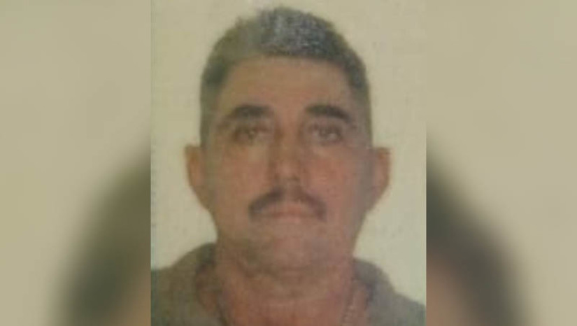 Imagem 1 -  Mecânico é morto a tiros na porta de sua oficina no município de Paraú. O crime aconteceu no início da manhã desta sexta-feira (28). De acordo com informações do delegado Gabriel Napoli, Elias Ferreira da Fonseca, de 52 anos, estava na porta de sua oficina quando dois suspeitos chegaram em um carro branco e abriram fogo contra ela. A esposa de Elias estava dentro da residência, que fica no mesmo endereço da oficina, mas não conseguiu ver a ação dos criminosos. A polícia civil pede que a população ajude repassando qualquer informação que possa auxiliar nas investigações, de forma anônima, por meio do 181.