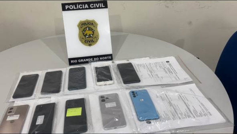 Imagem 1 - Furtos e roubos de celulares durante o MCJ 2024 apresentaram queda de 35%. De acordo com o delegado Paulo Torres, da Delegacia de Furtos e Roubos de Mossoró, durante o MCJ foram registrados 465 boletins de ocorrência por furtos ou roubos de celulares. Em 2023, esse número foi de 716, o que representa uma queda de 35% nos registros desses crimes. Os dados foram contabilizados entre os dias 1º e 30 de junho, no período da 18h às 6h. Imagem 1 - Furtos e roubos de celulares durante o MCJ 2024 apresentaram queda de 35%. De acordo com o delegado Paulo Torres, da Delegacia de Furtos e Roubos de Mossoró, durante o MCJ foram registrados 465 boletins de ocorrência por furtos ou roubos de celulares. Em 2023, esse número foi de 716, o que representa uma queda de 35% nos registros desses crimes. Os dados foram contabilizados entre os dias 1º e 30 de junho, no período da 18h às 6h.