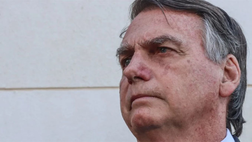 Imagem 1 - A investigação apurou o funcionamento de uma organização criminosa para desviar e vender presentes de autoridades estrangeiras durante o governo Bolsonaro. No entanto, a cúpula da Procuradoria-Geral da República (PGR) pretende realizar a análise do relatório da Polícia Federal (PF) no inquérito das joias após as eleições em outubro, para garantir que uma eventual acusação que coloque o ex-presidente Jair Bolsonaro (PL) no banco dos réus não tumultue o pleito. Imagem 1 - A investigação apurou o funcionamento de uma organização criminosa para desviar e vender presentes de autoridades estrangeiras durante o governo Bolsonaro. No entanto, a cúpula da Procuradoria-Geral da República (PGR) pretende realizar a análise do relatório da Polícia Federal (PF) no inquérito das joias após as eleições em outubro, para garantir que uma eventual acusação que coloque o ex-presidente Jair Bolsonaro (PL) no banco dos réus não tumultue o pleito.