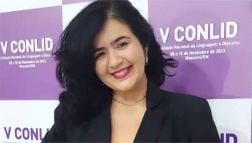 Imagem 1 - Mossoroense professora do IFRN campus Apodi é aprovada para doutorado em Portugal. Wigna Thalissa Guerra é professora de Língua Inglesa no Instituto Federal do Rio Grande do Norte e acaba de conquistar uma bolsa de estudos da CAPES para realizar um Doutorado Sanduíche na renomada Universidade de Coimbra, em Portugal. O programa concede bolsas de 3 a 6 meses a estudantes de pós-graduação no Brasil, para realizar parte dos estudos do doutorado fora do país. A professora irá passar seis meses estudando na Faculdade de Psicologia e de Ciências da Educação, onde irá desenvolver parte do seu projeto de doutorado. Imagem 1 - Mossoroense professora do IFRN campus Apodi é aprovada para doutorado em Portugal. Wigna Thalissa Guerra é professora de Língua Inglesa no Instituto Federal do Rio Grande do Norte e acaba de conquistar uma bolsa de estudos da CAPES para realizar um Doutorado Sanduíche na renomada Universidade de Coimbra, em Portugal. O programa concede bolsas de 3 a 6 meses a estudantes de pós-graduação no Brasil, para realizar parte dos estudos do doutorado fora do país. A professora irá passar seis meses estudando na Faculdade de Psicologia e de Ciências da Educação, onde irá desenvolver parte do seu projeto de doutorado.