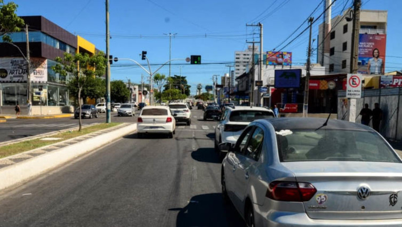 Imagem 1 - Condutores devem ficar atentos às intervenções no trânsito próximo à Estação das Artes . As intervenções pontuais passarão a ser realizadas a partir desta quarta-feira (17), em virtude da realização do “Mossoró Sal & Luz”. De acordo com a Secretaria de Mobilidade, de quarta a sexta (19), as intervenções serão realizadas a partir das 16h. Já no sábado (20), será a partir das 7h, devendo se estender até o final da programação do evento. Os condutores devem procurar rotas alternativas; confira os pontos de bloqueio. Imagem 1 - Condutores devem ficar atentos às intervenções no trânsito próximo à Estação das Artes . As intervenções pontuais passarão a ser realizadas a partir desta quarta-feira (17), em virtude da realização do “Mossoró Sal & Luz”. De acordo com a Secretaria de Mobilidade, de quarta a sexta (19), as intervenções serão realizadas a partir das 16h. Já no sábado (20), será a partir das 7h, devendo se estender até o final da programação do evento. Os condutores devem procurar rotas alternativas; confira os pontos de bloqueio.
