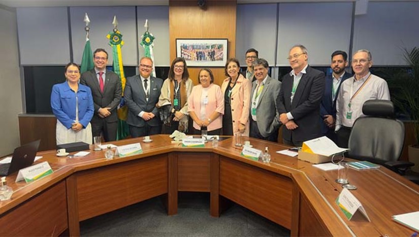 Imagem 1 -  Em reunião com a presidente da Petrobras, Magda Chambriard, no Rio de Janeiro, a Governadora Fátima Bezerra e tratou sobre o desenvolvimento de estudos relacionados à produção de energia eólica no mar e o Porto-Indústria Verde. A Diretoria da Petrobras demonstrou interesse em continuar avançando nos estudos técnicos e econômicos para viabilizar a exploração na faixa equatorial, localizada na porção do Rio Grande do Norte.  Estudos da Confederação Nacional da Indústria (CNI) estimam que as atividades de exploração de petróleo, incluindo a Margem Equatorial, têm potencial para gerar mais de 54 mil empregos no RN elevando a participação da Indústria no PIB – Produto Interno Bruto – potiguar.