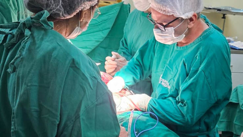 Imagem 1 -  Primeira captação de órgãos no HRTM no ano de 2024 aconteceu nesta terça, 23. No procedimento, iniciado por volta das 10h, foram captados fígado e rins. Os órgãos foram enviados para a capital potiguar, Natal, e para a cidade de Fortaleza, no Ceará, beneficiando pacientes dos dois estados. Após a captação, os órgãos foram transportados para os municípios de destino em aeronaves cedidas pelos Governos do RN e do CE.