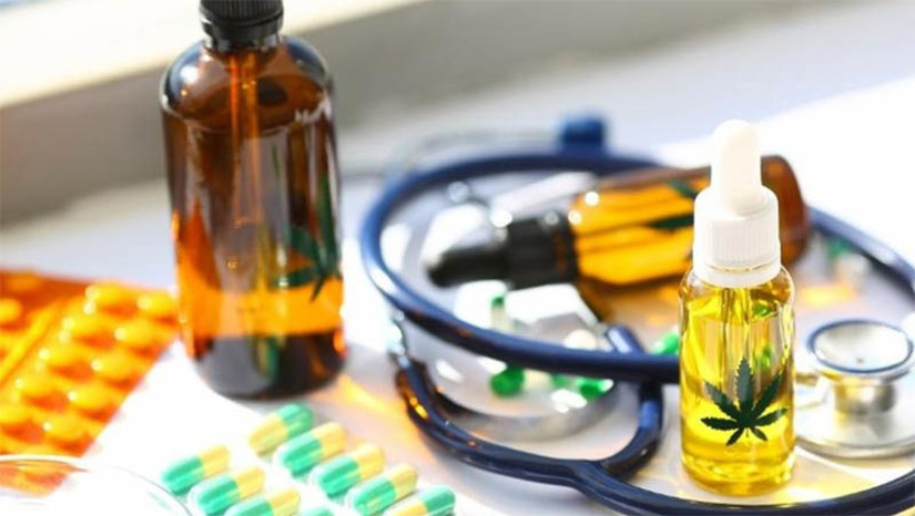 Imagem 1 - Estado deverá fornecer medicamento à base de cannabis para paciente com fibromialgia. A decisão, proferida pela desembargadora Maria de Lourdes Azevêdo, do Tribunal de Justiça do Rio Grande do Norte, atende a um pedido feito pela própria paciente, a qual enfrenta graves problemas de saúde. Diagnosticada com transtorno de ansiedade generalizada (TAG), fibromialgia, depressão e transtorno de humor, a paciente já havia tentado diversos tratamentos convencionais, mas sem obtenção de sucesso, passando por efeitos colaterais severos. O medicamento solicitado a partir da ação judicial foi indicado pelo seu médico como a única alternativa eficaz. Imagem 1 - Estado deverá fornecer medicamento à base de cannabis para paciente com fibromialgia. A decisão, proferida pela desembargadora Maria de Lourdes Azevêdo, do Tribunal de Justiça do Rio Grande do Norte, atende a um pedido feito pela própria paciente, a qual enfrenta graves problemas de saúde. Diagnosticada com transtorno de ansiedade generalizada (TAG), fibromialgia, depressão e transtorno de humor, a paciente já havia tentado diversos tratamentos convencionais, mas sem obtenção de sucesso, passando por efeitos colaterais severos. O medicamento solicitado a partir da ação judicial foi indicado pelo seu médico como a única alternativa eficaz.