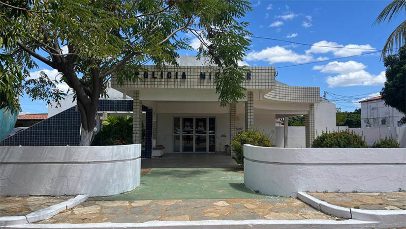Imagem 1 - Hospital da PM em Mossoró passará para a gestão da Sesap a partir de 15 de agosto. O Governo do Rio Grande do Norte encerrou o contrato com a Associação de Proteção e Assistência à Maternidade e Infância de Mossoró (APAMIM), que era a atual responsável pela gestão da unidade de saúde. De acordo com a Sesap, o hospital continuará funcionando com o mesmo perfil, porém passará a contar com um novo centro cirúrgico, de maior capacidade, após finalização da reforma que está em andamento. Imagem 1 - Hospital da PM em Mossoró passará para a gestão da Sesap a partir de 15 de agosto. O Governo do Rio Grande do Norte encerrou o contrato com a Associação de Proteção e Assistência à Maternidade e Infância de Mossoró (APAMIM), que era a atual responsável pela gestão da unidade de saúde. De acordo com a Sesap, o hospital continuará funcionando com o mesmo perfil, porém passará a contar com um novo centro cirúrgico, de maior capacidade, após finalização da reforma que está em andamento.