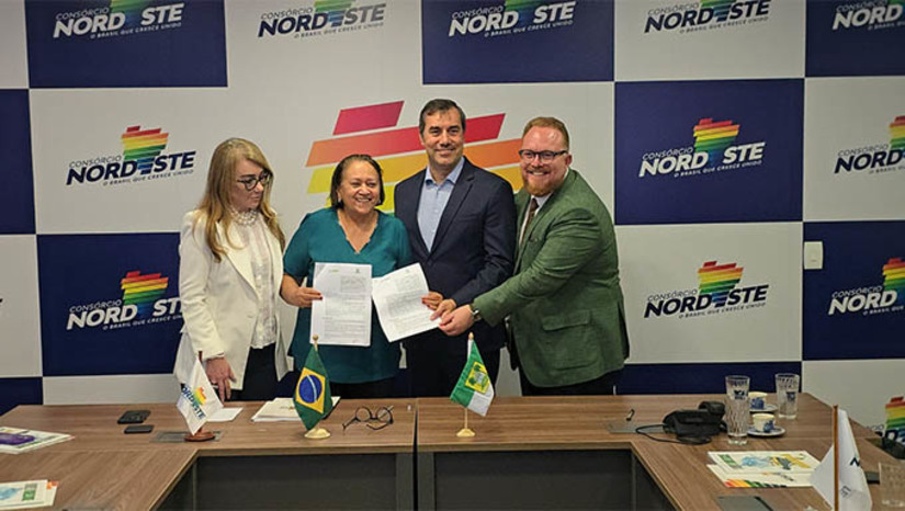 Imagem 1 - Fátima assina acordo para desenvolvimento de projetos na área de energias sustentáveis no RN. O Memorando de Entendimento (MoU) entre a Associação Brasileira da Indústria do Hidrogênio Verde (ABIHV) e o Governo do RN foi assinado nesta quinta-feira (15), em Brasília. O documento tem o objetivo de estabelecer uma parceria fundamental para a cooperação, por meio de esforços mútuos, visando o estudo, o desenvolvimento e a implantação de futuros projetos para o fomento da indústria de hidrogênio verde no Estado. A indústria é emergente e se propõe a promover o desenvolvimento econômico sustentável e diversificado, assegurando uma matriz energética de baixo carbono para o país. Imagem 1 - Fátima assina acordo para desenvolvimento de projetos na área de energias sustentáveis no RN. O Memorando de Entendimento (MoU) entre a Associação Brasileira da Indústria do Hidrogênio Verde (ABIHV) e o Governo do RN foi assinado nesta quinta-feira (15), em Brasília. O documento tem o objetivo de estabelecer uma parceria fundamental para a cooperação, por meio de esforços mútuos, visando o estudo, o desenvolvimento e a implantação de futuros projetos para o fomento da indústria de hidrogênio verde no Estado. A indústria é emergente e se propõe a promover o desenvolvimento econômico sustentável e diversificado, assegurando uma matriz energética de baixo carbono para o país.