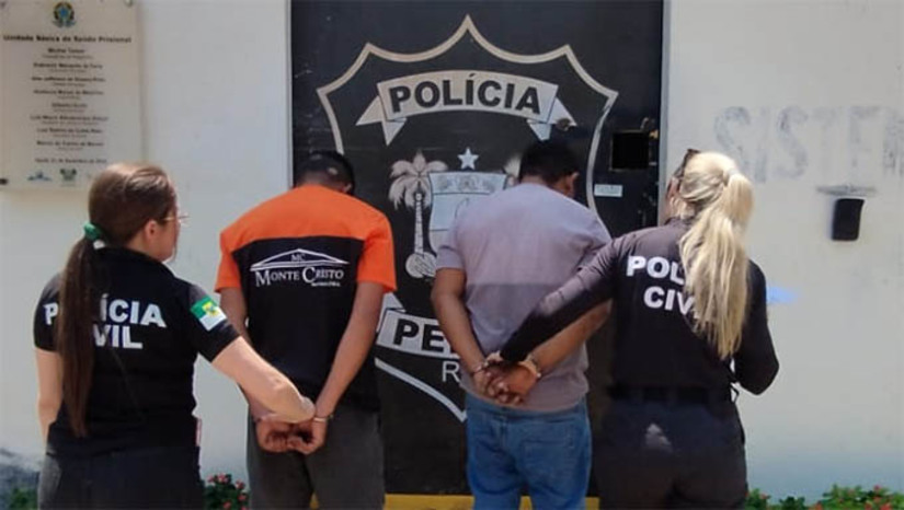 Imagem 1 - Suspeitos de homicídio ocorrido em comunidade rural de Severiano Melo são presos. Os dois homens, um 38 e outro de 24 anos, foram presos nesta sexta-feira (16). O crime, que vitimou Daniê de Souza Freire, aconteceu no dia 3 de maio de 2024, na comunidade de Gitirana. De acordo com as investigações, conduzidas pelo delegado Túlio Pereira, o homicídio teria sido motivado por ciúmes, uma vez que a vítima estava se relacionando com a ex-namorada de um dos suspeitos. Diligências foram realizadas e os policiais localizaram e prenderam os suspeitos no distrito de Malhada Vermelha, também no município de Severiano Melo. Imagem 1 - Suspeitos de homicídio ocorrido em comunidade rural de Severiano Melo são presos. Os dois homens, um 38 e outro de 24 anos, foram presos nesta sexta-feira (16). O crime, que vitimou Daniê de Souza Freire, aconteceu no dia 3 de maio de 2024, na comunidade de Gitirana. De acordo com as investigações, conduzidas pelo delegado Túlio Pereira, o homicídio teria sido motivado por ciúmes, uma vez que a vítima estava se relacionando com a ex-namorada de um dos suspeitos. Diligências foram realizadas e os policiais localizaram e prenderam os suspeitos no distrito de Malhada Vermelha, também no município de Severiano Melo.