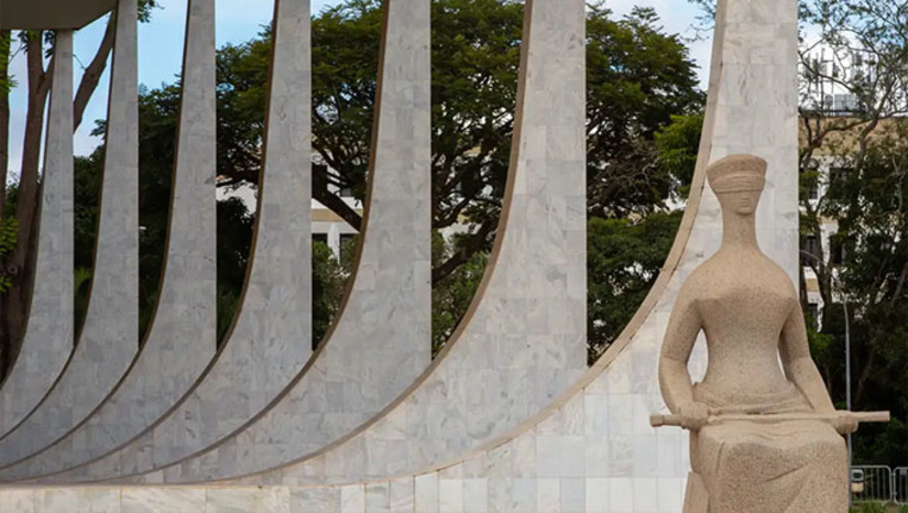 Imagem 1 - O plenário referendou a decisão de quarta-feira (14), do ministro Flávio Dino, suspendendo os repasses das emendas impositivas e também as chamadas emendas PIX até que os poderes Legislativo e Executivo criem medidas de transparência e rastreabilidade das verbas. Para os ministros do STF, este tipo de destinação de recursos inviabiliza o trabalho de fiscalização preventiva da aplicação destes recursos em benefício do cidadão brasileiro. Imagem 1 - O plenário referendou a decisão de quarta-feira (14), do ministro Flávio Dino, suspendendo os repasses das emendas impositivas e também as chamadas emendas PIX até que os poderes Legislativo e Executivo criem medidas de transparência e rastreabilidade das verbas. Para os ministros do STF, este tipo de destinação de recursos inviabiliza o trabalho de fiscalização preventiva da aplicação destes recursos em benefício do cidadão brasileiro.