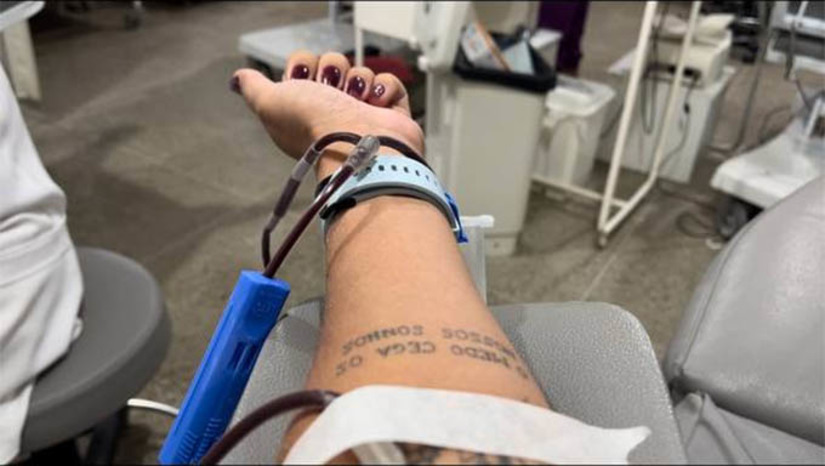 Imagem 1 - Hemocentro de Mossoró está com baixo estoque de sangue dos tipos O+ e O-. O hemocentro de Mossoró precisa de doadores voluntários de sangue. Camila Amorim, enfermeira da unidade, explica que o ideal para manter os estoque em dia é a realização de 60 doações por dia. No momento, segundo ela, o estoque está baixo para os tipos O+ e O-. O Hemocentro de Mossoró está localizado ao lado do Hospital Regional Tarcísio Maia e funciona de segunda a sábado. Imagem 1 - Hemocentro de Mossoró está com baixo estoque de sangue dos tipos O+ e O-. O hemocentro de Mossoró precisa de doadores voluntários de sangue. Camila Amorim, enfermeira da unidade, explica que o ideal para manter os estoque em dia é a realização de 60 doações por dia. No momento, segundo ela, o estoque está baixo para os tipos O+ e O-. O Hemocentro de Mossoró está localizado ao lado do Hospital Regional Tarcísio Maia e funciona de segunda a sábado.