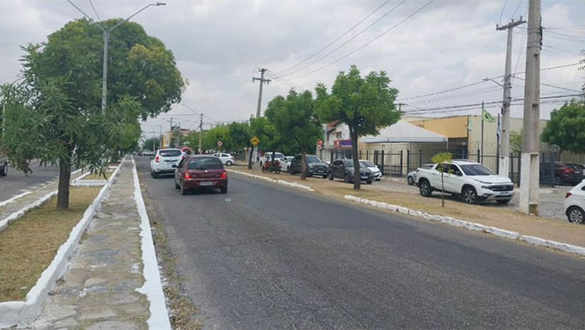 Imagem 1 -  Trecho da Av. Abel Coelho será interditado para obras da adutora Apodi/Mossoró . A via será interditada no sentido Abolição II/Centro, na altura do prédio do TRE, a partir das segunda-feira (26). O serviço iniciará com sondagem e mobilização de equipes, veículos e equipamentos. Na terça-feira (27) as escavações serão iniciadas. A recomendação é que os motoristas evitem o local. Durante o período de escavação, a via será liberada todos os dias às 18 horas em uma faixa para passagem de veículos e volta a ser interditada no dia seguinte pela manhã. Nos finais de semana a passagem será em uma faixa também durante o período de execução do serviço. A previsão é que a obra dure cerca de 30 dias.