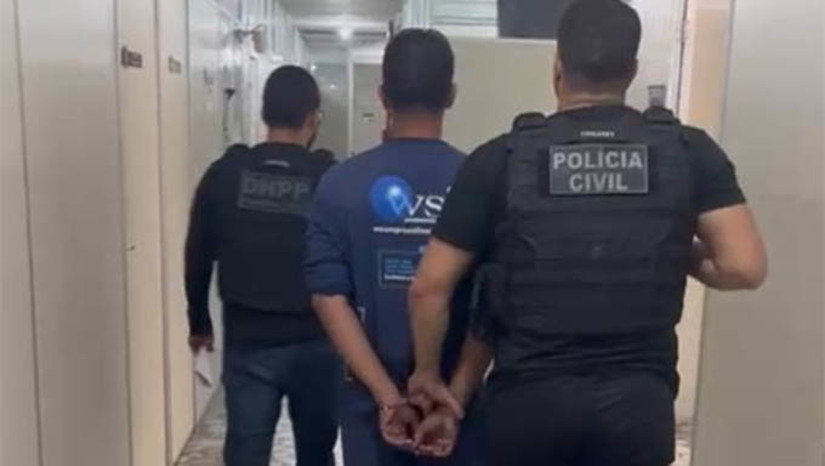 Imagem 1 - A prisão ocorreu na manhã desta sexta-feira (23), no bairro Bom Jardim, em Mossoró. O crime aconteceu em 2 de julho de 2024, no Sítio Paisagem da Oiticica, zona rural do município. Segundo a polícia civil, o crime foi motivado por ciúmes. O suspeito, um homem de 19 anos, tinha um caso com a esposa da vítima, Raul Rosado Bandeira Neto, de 49 anos, e queria que os dois se separassem. Imagem 1 - A prisão ocorreu na manhã desta sexta-feira (23), no bairro Bom Jardim, em Mossoró. O crime aconteceu em 2 de julho de 2024, no Sítio Paisagem da Oiticica, zona rural do município. Segundo a polícia civil, o crime foi motivado por ciúmes. O suspeito, um homem de 19 anos, tinha um caso com a esposa da vítima, Raul Rosado Bandeira Neto, de 49 anos, e queria que os dois se separassem.