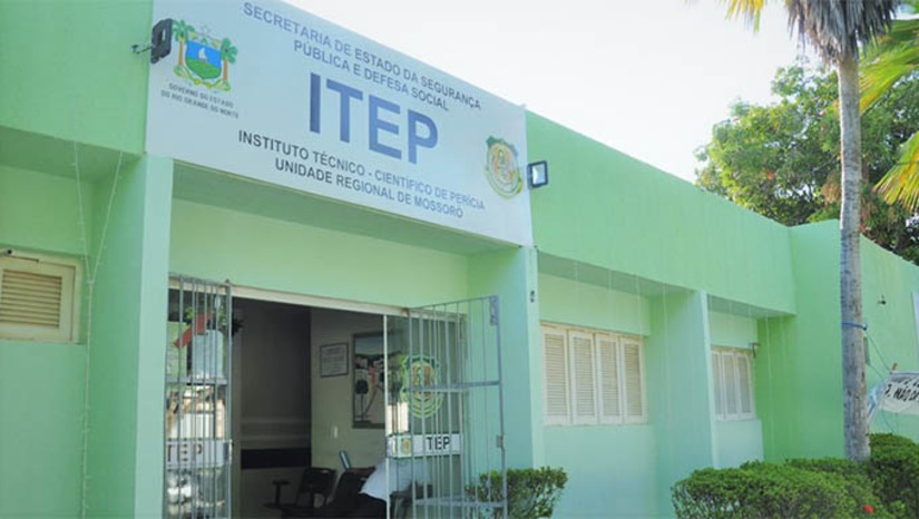 Imagem 1 - Ministério da Justiça inicia Mobilização Nacional de Identificação de Pessoas Desaparecidas. Coordenada pela Secretaria Nacional de Segurança Pública (Senasp), a ação vai recolher amostras de DNA de familiares de pessoas desaparecidas, bem como impressões digitais de pessoas vivas com identidade desconhecida e de cadáveres não identificados, visando a localizar possíveis desaparecidos do país. Os interessados podem se apresentar até 30 de agosto para fazer a doação do material , em qualquer um dos quase 300 pontos de coleta espalhados pelo país. Vale lembrar que a coleta não dói e que pode ser feita por meio de saliva ou sangue. Imagem 1 - Ministério da Justiça inicia Mobilização Nacional de Identificação de Pessoas Desaparecidas. Coordenada pela Secretaria Nacional de Segurança Pública (Senasp), a ação vai recolher amostras de DNA de familiares de pessoas desaparecidas, bem como impressões digitais de pessoas vivas com identidade desconhecida e de cadáveres não identificados, visando a localizar possíveis desaparecidos do país. Os interessados podem se apresentar até 30 de agosto para fazer a doação do material , em qualquer um dos quase 300 pontos de coleta espalhados pelo país. Vale lembrar que a coleta não dói e que pode ser feita por meio de saliva ou sangue.