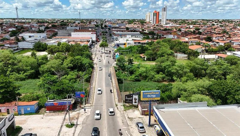 Imagem 1 - Av. Presidente Dutra passará por interdição na noite desta quarta-feira (28). A interdição acontecerá das 20h desta quarta-feira (28), até às 02h desta quinta-feira (29), para realização de serviço referente à obra da duplicação das Pontes do Alto de São Manoel. A Secretaria de Trânsito orienta que a população busque vias alternativas durante o período. Imagem 1 - Av. Presidente Dutra passará por interdição na noite desta quarta-feira (28). A interdição acontecerá das 20h desta quarta-feira (28), até às 02h desta quinta-feira (29), para realização de serviço referente à obra da duplicação das Pontes do Alto de São Manoel. A Secretaria de Trânsito orienta que a população busque vias alternativas durante o período.