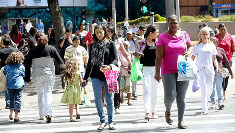 Imagem 1 -  Brasil tem população estimada em 212,6 milhões de habitantes, aponta o IBGE. As estimativas das populações residentes nos 5.570 municípios brasileiros foram divulgadas nesta quinta-feira (29). A referência é a data de 1º de julho de 2024. O estudo é um dos parâmetros utilizados pelo Tribunal de Contas da União (TCU) para o cálculo do Fundo de Participação de Estados e Municípios, além de referência para indicadores sociais, econômicos e demográficos; confira os dados.