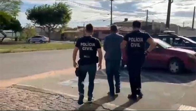 Imagem 1 - Operação de combate à violência contra a mulher resulta em 33 prisões e 6 armas apreendidas no RN. A Operação Shamar aconteceu durante todo o mês de agosto, com ações ostensivas, de fiscalização, conscientização e prevenção. Neste período, também foram cumpridos diversos mandados de prisão. Os dados com o resultado final da operação foram divulgados nesta segunda-feira (2), pela Sesed. Participaram das ações a Polícia Militar, Polícia Civil, Corpo de Bombeiros Militar, Instituto Técnico-Científico de Perícia e guardas municipais de Natal, Parnamirim, São Gonçalo do Amarante e Ceará-Mirim. Imagem 1 - Operação de combate à violência contra a mulher resulta em 33 prisões e 6 armas apreendidas no RN. A Operação Shamar aconteceu durante todo o mês de agosto, com ações ostensivas, de fiscalização, conscientização e prevenção. Neste período, também foram cumpridos diversos mandados de prisão. Os dados com o resultado final da operação foram divulgados nesta segunda-feira (2), pela Sesed. Participaram das ações a Polícia Militar, Polícia Civil, Corpo de Bombeiros Militar, Instituto Técnico-Científico de Perícia e guardas municipais de Natal, Parnamirim, São Gonçalo do Amarante e Ceará-Mirim.
