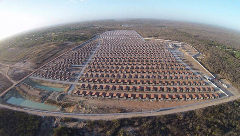 Imagem 1 - Caixa deve apresentar cronograma para perícias dos imóveis do Residencial Maria Odete, em Mossoró. A determinação é da Justiça Federal do Rio Grande do Norte. O banco deverá especificar o início dos trabalhos e os dias de vistoria em cada um dos imóveis que apresentaram problemas estruturais. “Somente com tal análise individualizada é que se poderá afirmar, com a objetividade e segurança necessária, se o imóvel de cada autor é suscetível de recuperação”, escreveu o Juiz Federal Lauro Bandeira, titular da 10ª Vara Federal. Imagem 1 - Caixa deve apresentar cronograma para perícias dos imóveis do Residencial Maria Odete, em Mossoró. A determinação é da Justiça Federal do Rio Grande do Norte. O banco deverá especificar o início dos trabalhos e os dias de vistoria em cada um dos imóveis que apresentaram problemas estruturais. “Somente com tal análise individualizada é que se poderá afirmar, com a objetividade e segurança necessária, se o imóvel de cada autor é suscetível de recuperação”, escreveu o Juiz Federal Lauro Bandeira, titular da 10ª Vara Federal.