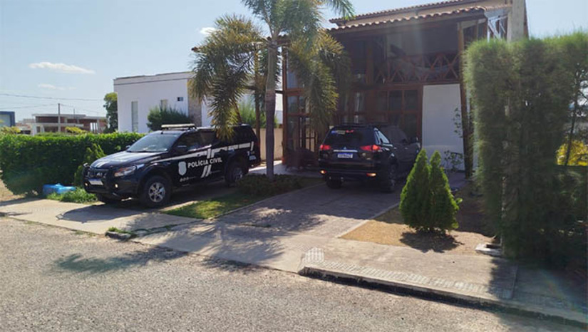 Imagem 1 -  "Operação Rota das Máquinas": suspeito da prática de estelionato é preso em Mossoró. De acordo com as investigações, o suspeito, um homem de 44 anos, possivelmente é membro de uma organização criminosa especializada em golpes envolvendo máquinas agrícolas. Os estelionatários alugavam máquinas agrícolas de valores elevados, alegando ser empresários, e as máquinas seriam utilizadas para realização de obras e, em seguida, desapareciam com os equipamentos.