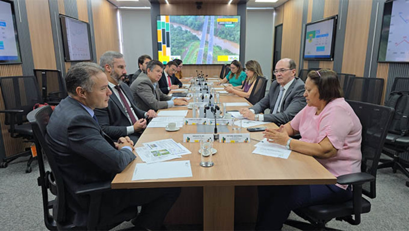 Imagem 1 - Ministro dos Transportes anuncia entrega de obras da Reta Tabajara para o final de setembro. O anúncio foi feito nesta quinta-feira (5), após uma reunião em Brasília com a governadora Fátima Bezerra e representantes do ministério. Renan Filho informou que virá ao Rio Grande do Norte no dia 24. Na ocasião, também lançará a licitação do projeto da travessia urbana de Macaíba, que visa facilitar o acesso ao Aeroporto Internacional Aluízio Alves, em São Gonçalo do Amarante. Imagem 1 - Ministro dos Transportes anuncia entrega de obras da Reta Tabajara para o final de setembro. O anúncio foi feito nesta quinta-feira (5), após uma reunião em Brasília com a governadora Fátima Bezerra e representantes do ministério. Renan Filho informou que virá ao Rio Grande do Norte no dia 24. Na ocasião, também lançará a licitação do projeto da travessia urbana de Macaíba, que visa facilitar o acesso ao Aeroporto Internacional Aluízio Alves, em São Gonçalo do Amarante.