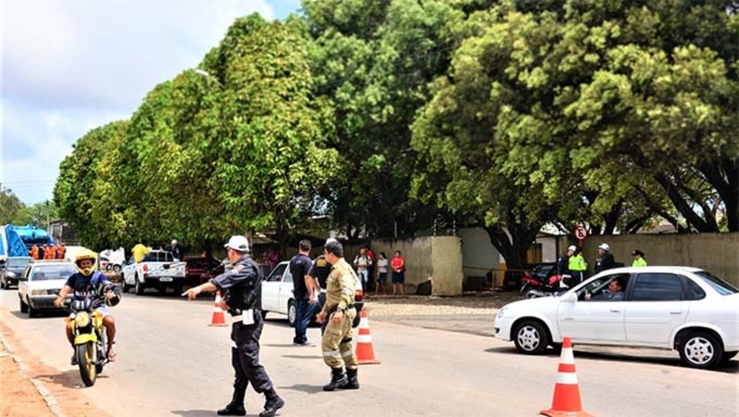 Imagem 1 - Os cidadãos podem consultar em portal.detran.rn.gov.br no botão "publicações" , no edital completo, no requerimento e na listagem completa com nome, placa do veículo, valor da multa e valor a ser ressarcido pelo órgão. O ressarcimento ocorrerá a partir de março de 2025, após a devida avaliação dos requisitos e cumprimento dos prazos. Para dúvidas, o Detran disponibiliza o canal da ouvidoria 3232-1219 (mensagens de whatsapp) e o e-mail ouvidoria@detran.rn.gov.br. Para acessar o portal.detran.rn.gov.br é necessário realizar o aviso de cadastro. Imagem 1 - Os cidadãos podem consultar em portal.detran.rn.gov.br no botão "publicações" , no edital completo, no requerimento e na listagem completa com nome, placa do veículo, valor da multa e valor a ser ressarcido pelo órgão. O ressarcimento ocorrerá a partir de março de 2025, após a devida avaliação dos requisitos e cumprimento dos prazos. Para dúvidas, o Detran disponibiliza o canal da ouvidoria 3232-1219 (mensagens de whatsapp) e o e-mail ouvidoria@detran.rn.gov.br. Para acessar o portal.detran.rn.gov.br é necessário realizar o aviso de cadastro.