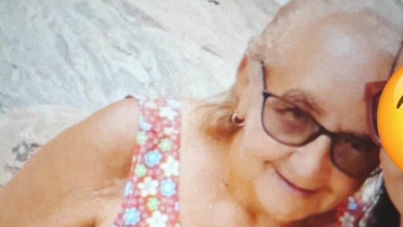 Imagem 1 -  Suspeito de matar idosa atropelada e fugir do local na BR-405 é identificado pela polícia civil. O caso aconteceu no dia 6 de setembro, na comunidade Mulungu, em Apodi. Damiana Maria de Oliveira, de 73 anos, retornava de Mossoró em um carro de linha, quando desembarcou do veículo e tentou atravessar a rodovia, momento em que foi atropelada. Segundo a polícia civil de Apodi, que está à frente das investigações, o condutor é um homem de 28 anos, residente no distrito de Santo Antônio, em Severiano Melo. A equipe descobriu que o suspeito não apenas fugiu do local do acidente, mas também ocultou o veículo envolvido. A investigação continua para coletar mais detalhes e responsabilizar o condutor pelo atropelamento.