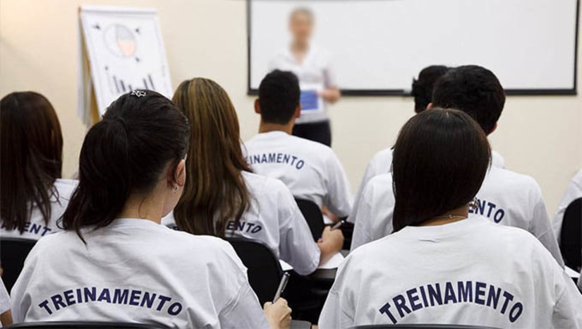 Imagem 1 -  Ao todo, a Operação Formação Legal III, deflagrada nesta quarta-feira (9), irá fiscalizar 256 empresas de cursos de formação de vigilantes em todo o Brasil. Segundo a PF, o objetivo da ação é a melhoria contínua dos cursos e da qualidade da formação dos vigilantes, a fim de evitar desvios de conduta e fortalecer o segmento de segurança privada, que é complementar à segurança pública e fundamental para a proteção da vida e do patrimônio. No Rio Grande do Norte foram fiscalizadas três escolas, sendo duas em Natal e uma em Mossoró. Não houve lavratura de auto de infração.
