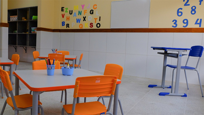Imagem 1 - A informação foi confirmada pelo prefeito Allyson Bezerra nas redes sociais “Em breve, vamos estar nomeando todos os novos servidores para reforçar a nossa educação”, escreveu o prefeito. Vale ressaltar que pela primeira vez na história da Educação de Mossoró, um concurso público também ofereceu vagas para professor de Atendimento Educacional Especializado (AEE), psicólogo educacional, assistente social e profissional de apoio à Educação Inclusiva. A convocação dos aprovados, segundo a Legislação, deverá ocorrer após a campanha eleitoral. Imagem 1 - A informação foi confirmada pelo prefeito Allyson Bezerra nas redes sociais “Em breve, vamos estar nomeando todos os novos servidores para reforçar a nossa educação”, escreveu o prefeito. Vale ressaltar que pela primeira vez na história da Educação de Mossoró, um concurso público também ofereceu vagas para professor de Atendimento Educacional Especializado (AEE), psicólogo educacional, assistente social e profissional de apoio à Educação Inclusiva. A convocação dos aprovados, segundo a Legislação, deverá ocorrer após a campanha eleitoral.