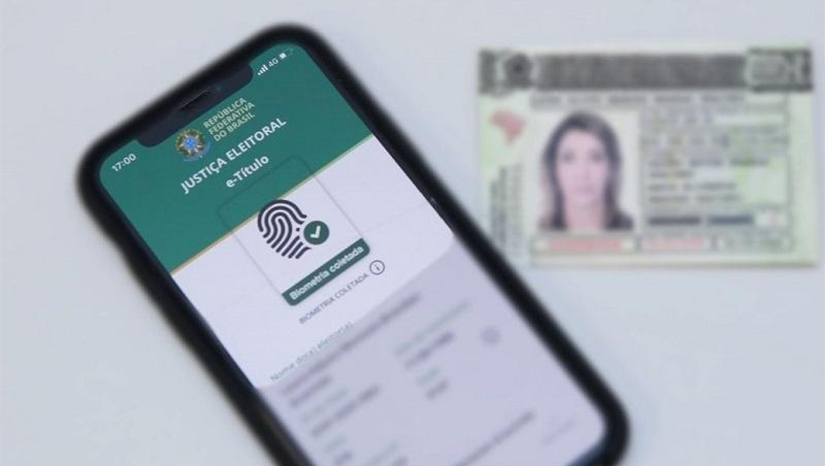 Imagem 1 - • Na palma da mão, por meio de um smartphone, de um tablet ou diante de um computador, o eleito interessado pode consultar seu local de votação e dados do cadastro eleitoral, além de obter orientações sobre o pleito e acompanhar a divulgação dos resultados, entre outras informações. Os principais aplicativos são: e-Título, Pardal, Sistema de Alertas de Desinformação Eleitoral SIADE, Mesario, Boletim na Mão, e Resultados. Imagem 1 - • Na palma da mão, por meio de um smartphone, de um tablet ou diante de um computador, o eleito interessado pode consultar seu local de votação e dados do cadastro eleitoral, além de obter orientações sobre o pleito e acompanhar a divulgação dos resultados, entre outras informações. Os principais aplicativos são: e-Título, Pardal, Sistema de Alertas de Desinformação Eleitoral SIADE, Mesario, Boletim na Mão, e Resultados.