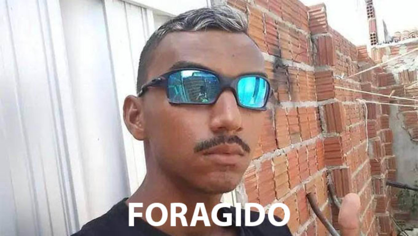 Imagem 1 - Polícia elucida homicídio de mototaxista em Areia Branca; suspeito está foragido. Ariklenison Amorim de Souza, conhecido como "Keissinho", é o principal suspeito de ter atirado e matado o mototaxista Francisco Zanata da Silva, de 50 anos, no dia 3 de maio de 2024, no município de Areia Branca. Na ocasião, a vítima tentou fugir, entrando na própria casa, mas foi perseguida e morta. Na ação, o suspeito ainda baleou o enteado da vítima, mas ele foi socorrido e sobreviveu. A polícia civil pede que quem souber qualquer informação que possa ajudar a localizar "Keissinho", envie pelo WhatsApp Disque Denúncia (84) 9.8136.6735 ou pelo 181 da polícia civil, com garantia de sigilo absoluto. Imagem 1 - Polícia elucida homicídio de mototaxista em Areia Branca; suspeito está foragido. Ariklenison Amorim de Souza, conhecido como "Keissinho", é o principal suspeito de ter atirado e matado o mototaxista Francisco Zanata da Silva, de 50 anos, no dia 3 de maio de 2024, no município de Areia Branca. Na ocasião, a vítima tentou fugir, entrando na própria casa, mas foi perseguida e morta. Na ação, o suspeito ainda baleou o enteado da vítima, mas ele foi socorrido e sobreviveu. A polícia civil pede que quem souber qualquer informação que possa ajudar a localizar "Keissinho", envie pelo WhatsApp Disque Denúncia (84) 9.8136.6735 ou pelo 181 da polícia civil, com garantia de sigilo absoluto.