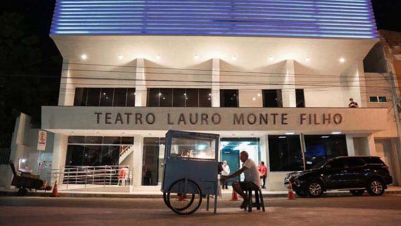 Imagem 1 - Para marcar a abertura do espaço cultural Banco do Nordeste de Mossoró, uma programaçao será desenvolvida nos dias 2 e 3 de outubro, na Praça Jerônimo Rosado, em frente ao Centro Cultural, que ainda encontra-se em reforma. Na quarta-feira (02), haverá apresentação d’O Pessoal do Tarará, com o espetáculo “Ai, meu Deus!”, da Orquestra Filarmônica Pauferrense e da cantora Khrystal. Na quinta- feira (03), a programação é dedicada às crianças. O palco será montado em frente ao teatro, na Praça Jerônimo Rosado, no Centro, de Mossoró. O Banco do Nordeste investirá R$ 3,5 milhões na reforma, modernização e adequação do velho Cine Cid. Imagem 1 - Para marcar a abertura do espaço cultural Banco do Nordeste de Mossoró, uma programaçao será desenvolvida nos dias 2 e 3 de outubro, na Praça Jerônimo Rosado, em frente ao Centro Cultural, que ainda encontra-se em reforma. Na quarta-feira (02), haverá apresentação d’O Pessoal do Tarará, com o espetáculo “Ai, meu Deus!”, da Orquestra Filarmônica Pauferrense e da cantora Khrystal. Na quinta- feira (03), a programação é dedicada às crianças. O palco será montado em frente ao teatro, na Praça Jerônimo Rosado, no Centro, de Mossoró. O Banco do Nordeste investirá R$ 3,5 milhões na reforma, modernização e adequação do velho Cine Cid.