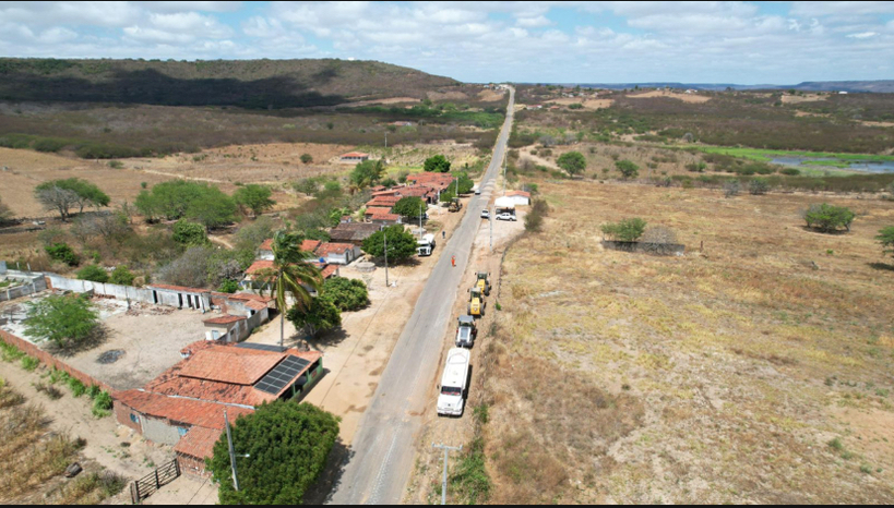 Imagem 1 - As rodovias estão passando pela primeira grande reforma desde que foram construídas, quatro décadas atrás. A visita aconteceu nesta quinta-feira (3). Com 45% das obras executadas, a RN-023 tem 38 quilômetros de extensão e investimento de R$ 14 milhões, recursos da primeira parcela do empréstimo resultante da adesão do Estado do RN ao Plano de Promoção do Equilíbrio Fiscal (PEF). Imagem 1 - As rodovias estão passando pela primeira grande reforma desde que foram construídas, quatro décadas atrás. A visita aconteceu nesta quinta-feira (3). Com 45% das obras executadas, a RN-023 tem 38 quilômetros de extensão e investimento de R$ 14 milhões, recursos da primeira parcela do empréstimo resultante da adesão do Estado do RN ao Plano de Promoção do Equilíbrio Fiscal (PEF).