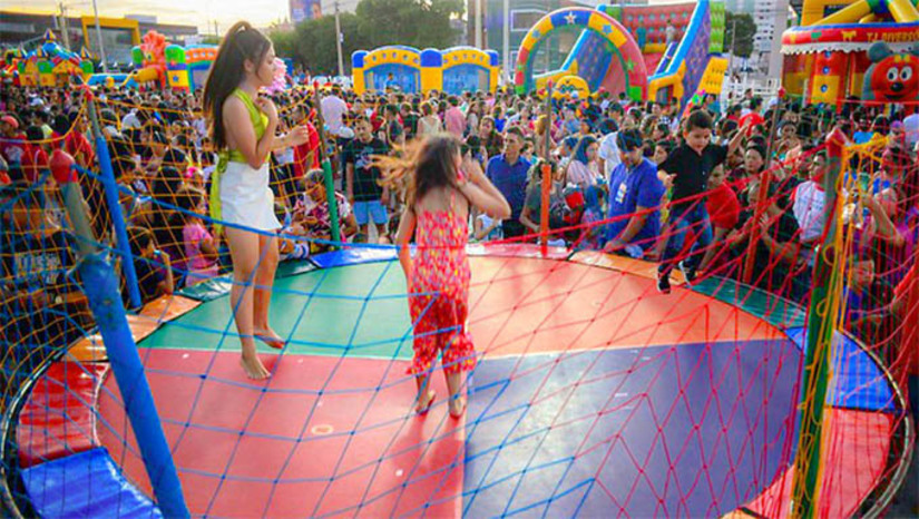 Imagem 1 - Festa das Crianças de Mossoró será realizada neste sábado (12) na Estação das Artes. O evento, realizado pela Prefeitura de Mossoró, contará com mais de 40 brinquedos, distribuição de lanches e shows infantis. A festa será iniciada às 16h, com entrada gratuita. “O Dia das Crianças é um momento de fortalecer ainda mais os laços familiares. Nessa perspectiva, o Município elabora a Festa das Crianças para todos, com inclusão e oportunidade para quem mora na cidade e zona rural. Será uma festa linda, de encontros, união, de celebração de uma data importante para as crianças”, destacou Etevaldo Almeida, secretário de Assistência Social e Cidadania. Imagem 1 - Festa das Crianças de Mossoró será realizada neste sábado (12) na Estação das Artes. O evento, realizado pela Prefeitura de Mossoró, contará com mais de 40 brinquedos, distribuição de lanches e shows infantis. A festa será iniciada às 16h, com entrada gratuita. “O Dia das Crianças é um momento de fortalecer ainda mais os laços familiares. Nessa perspectiva, o Município elabora a Festa das Crianças para todos, com inclusão e oportunidade para quem mora na cidade e zona rural. Será uma festa linda, de encontros, união, de celebração de uma data importante para as crianças”, destacou Etevaldo Almeida, secretário de Assistência Social e Cidadania.