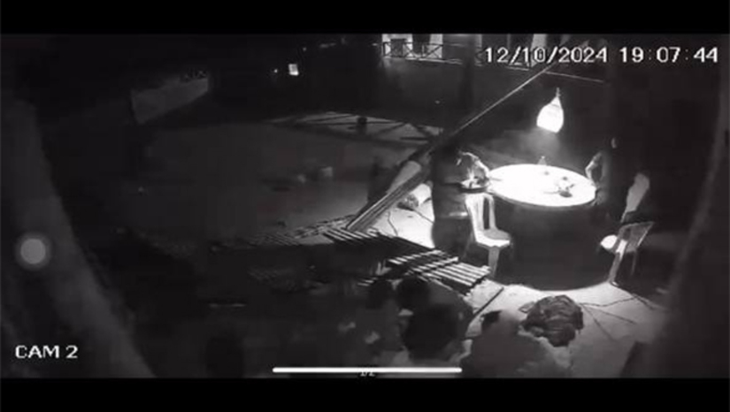 Imagem 1 - Alpendre de casa desaba sobre cerca de 20 pessoas em Tibau; todas estão bem. O caso aconteceu na noite do sábado (12), mas só veio a público nesta segunda-feira (14), após o vídeo do acidente viralizar em um aplicativo de mensagens. Uma fonte a qual a reportagem do MOSSORÓ HOJE teve acesso informou que apesar das imagens assustadoras, as pessoas que estavam no local tiveram apenas ferimentos leves. Alguns precisaram procurar atendimento hospitalar, mas sem gravidade. “Foi um grande livramento que o Senhor nos deu”. Imagem 1 - Alpendre de casa desaba sobre cerca de 20 pessoas em Tibau; todas estão bem. O caso aconteceu na noite do sábado (12), mas só veio a público nesta segunda-feira (14), após o vídeo do acidente viralizar em um aplicativo de mensagens. Uma fonte a qual a reportagem do MOSSORÓ HOJE teve acesso informou que apesar das imagens assustadoras, as pessoas que estavam no local tiveram apenas ferimentos leves. Alguns precisaram procurar atendimento hospitalar, mas sem gravidade. “Foi um grande livramento que o Senhor nos deu”.